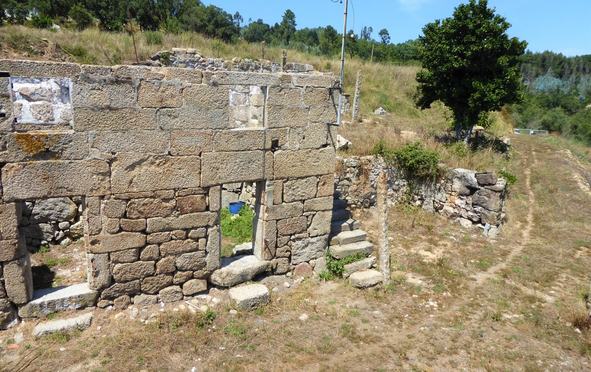 Ruins and land Douro river view. Portugal, Entre-os-Rios, Penafiel. - JPP Real Estate